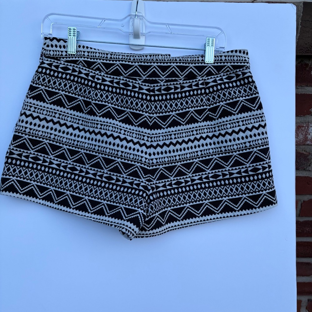 Forever 21 Black White Geometric Tribal Aztec Print High Waisted Shorts Large - Picture 3 of 11
